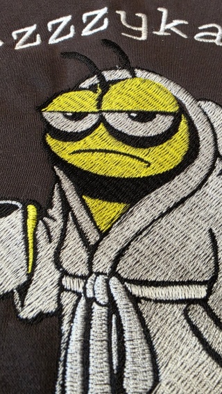 Bluza z kapturem i haftem na plecach – Bzzzzzykam ...po kawie! /różne kolory/