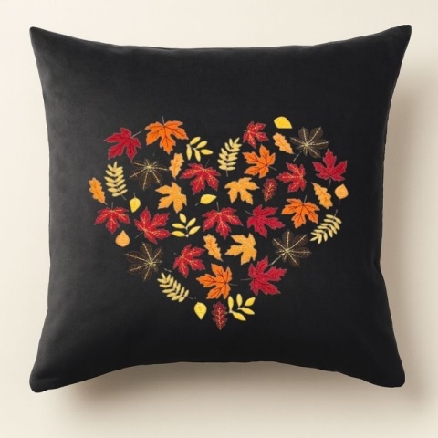 Poszewka na poduszkę z haftem "SERCE Z LIŚCI" - rozmiar 50x50 cm