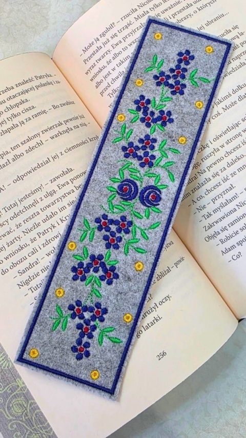 Zakładka do książki z filcu z haftem „Leśna Jagoda”