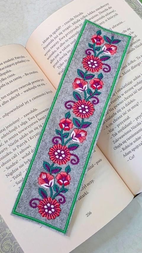 Zakładka do książki z filcu z haftem „Słowiańska Pieśń”