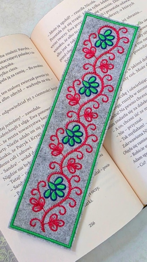 Zakładka do książki z filcu z haftem „Słowiański Rytm”