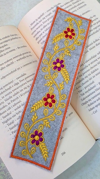 Zakładka do książki z filcu z haftem „Złota Nić”