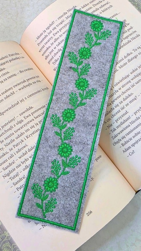 Zakładka do książki z filcu z haftem „Leśna Prostota”
